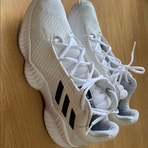 Adidas hyperbounce basketball shoe